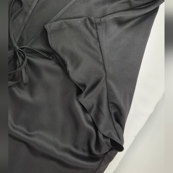 Victoria's Secret Gray Satin Robe - Picture 4 of 6